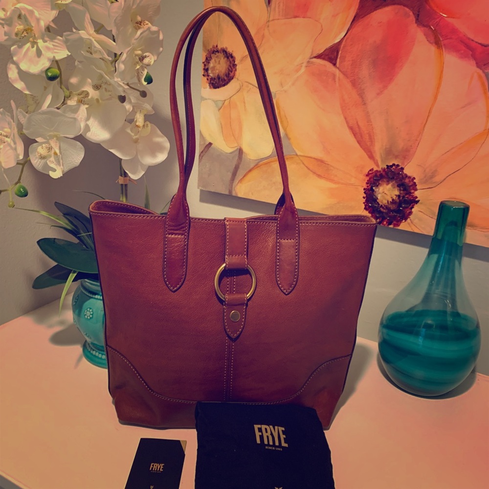 Frye Ring cognac leather Tote NWT Beautiful!! - Picture 1 of 5